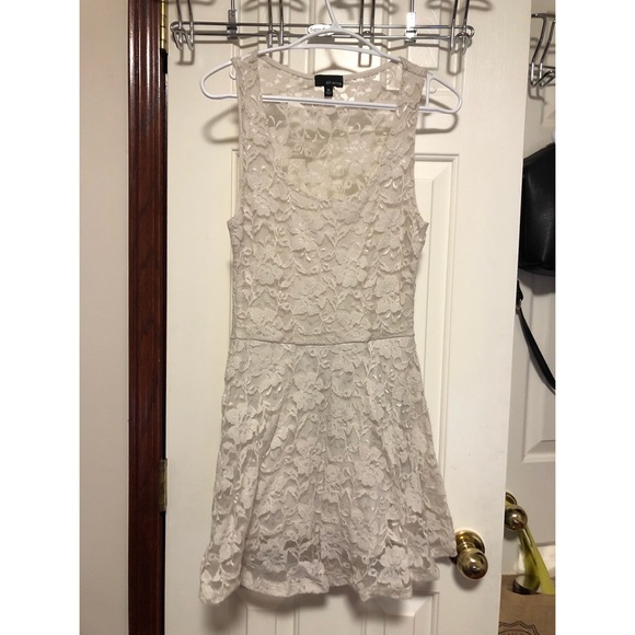 Dilemma strapless lace dress!! - Picture 1 of 2